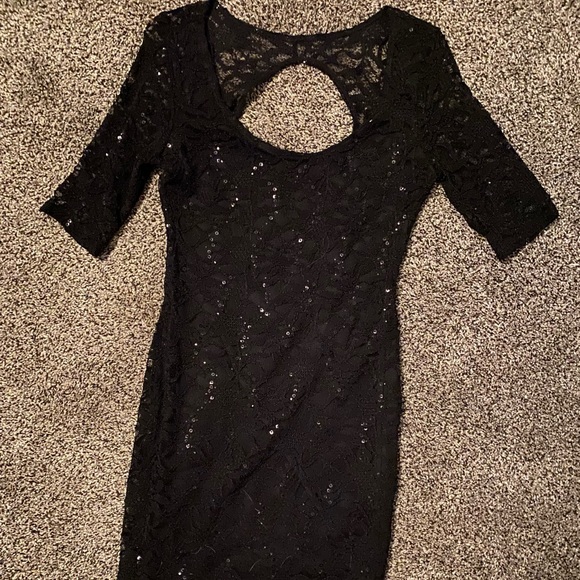 Black lace mini dress open back - Picture 1 of 2
